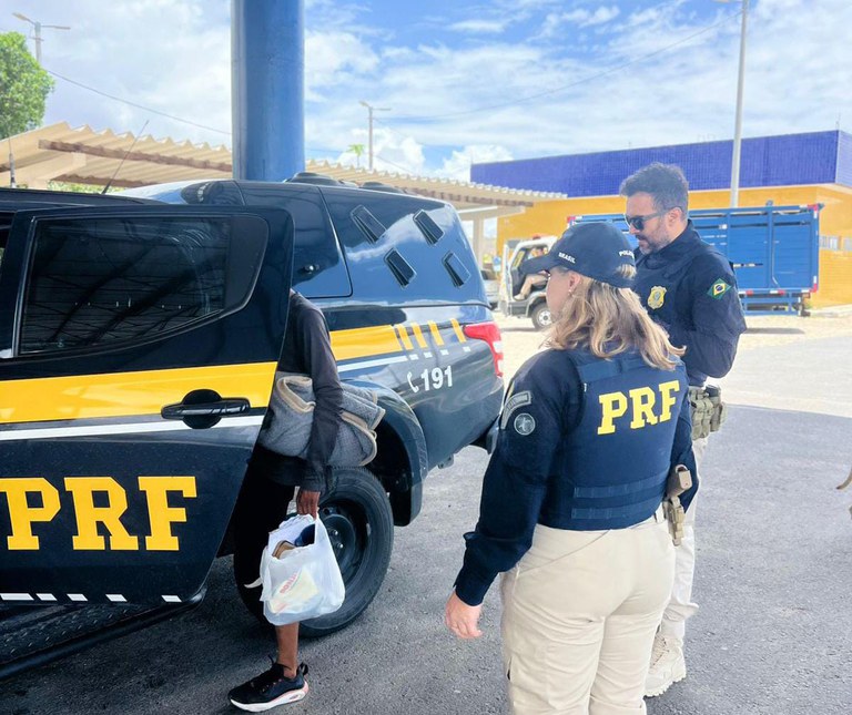 Homem que saiu a pé do RJ em busca de parentes em Pernambuco é resgatado pela PRF em Caruaru/Foto: Ascom/PRF