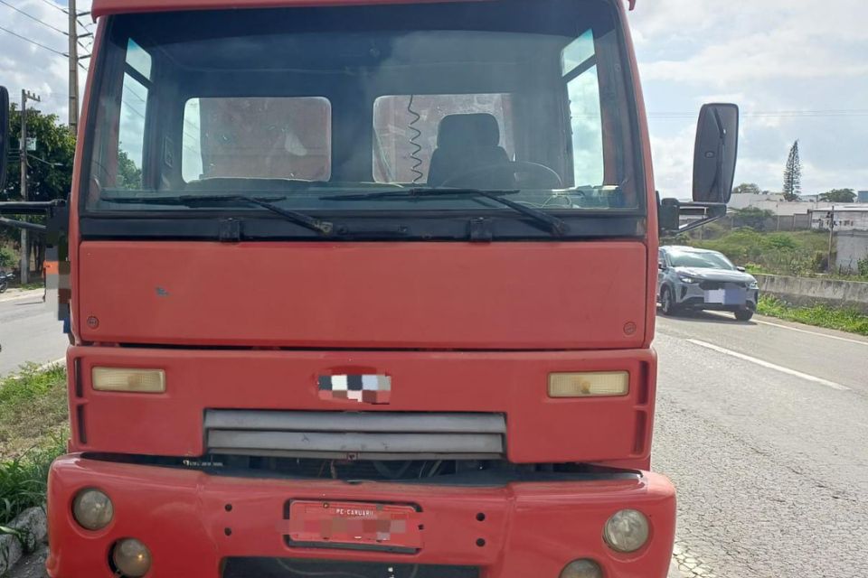 Mulher morre após ser atropelada por caminhão na BR-232, em Caruaru
/Foto: Ascom/PRF