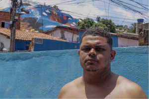 Thiago perdeu familiares nos deslizamentos de 2022, mas permanece morando em Jardim Monteverde