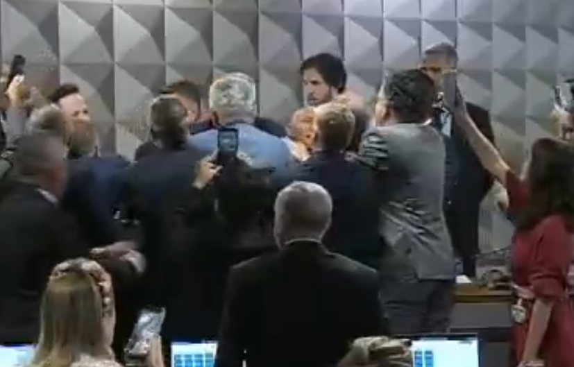 Confusão tomou conta de sessão da CPMI do INSS, no Congresso Nacional /Redes Sociais 