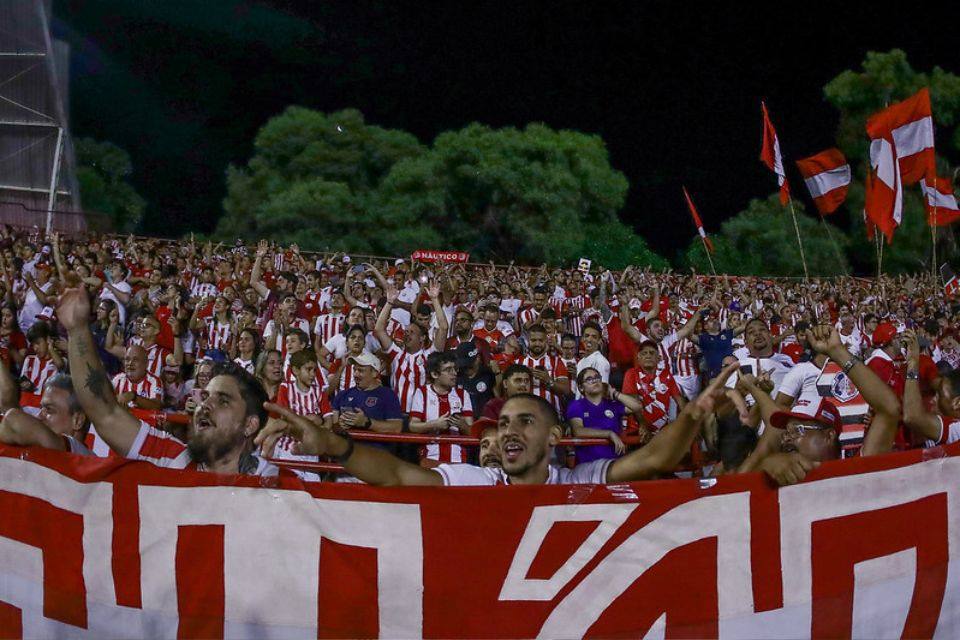 Torcida do Náutico no estádio dos Aflitos/Rafael Vieira / CNC
