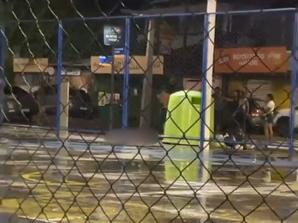 Homem morreu em uma praça próxima a posto policial./Foto: Reprodução/Redes sociais