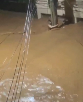 A empreendedora Edna de Almeida Silva  ficou três horas agarrada a um poste durante o temporal que atingiu Ubá em Minas Gerais/Foto: Reprodução/Redes sociais