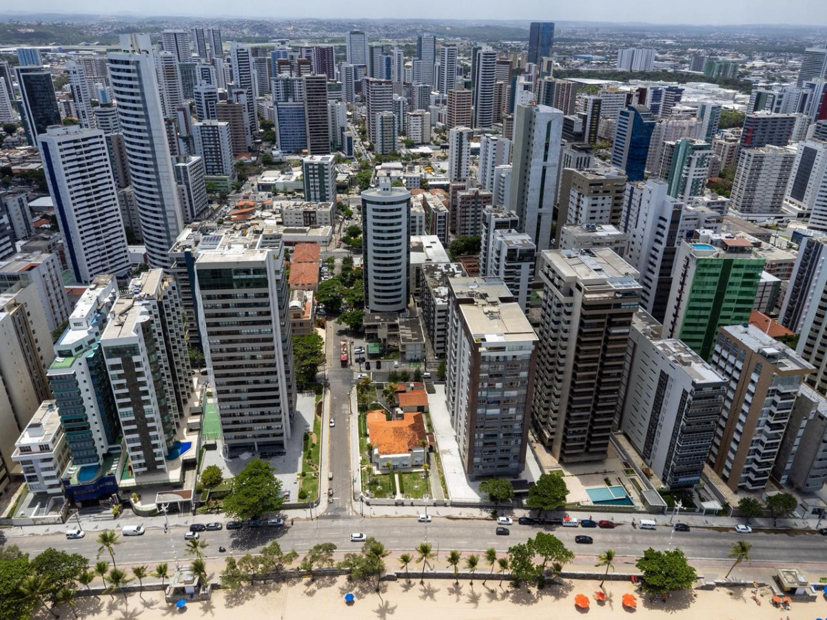 Casa do Brigadeiro é uma das únicas ao longo da Avenida Boa Viagem, na Zona Sul do Recife (Foto: Rafael Vieira/DP Foto)