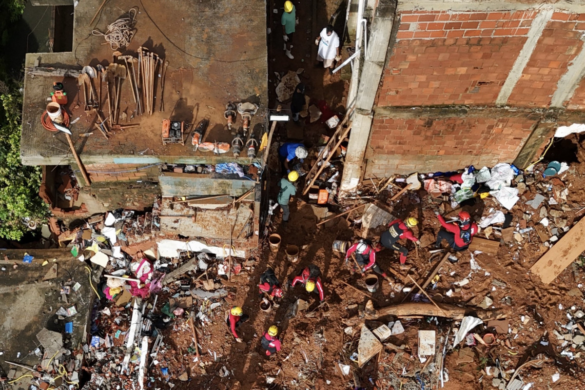 Buscas por vítimas da chuva em Juiz de Fora, Minas Gerais/PABLO PORCIUNCULA / AFP