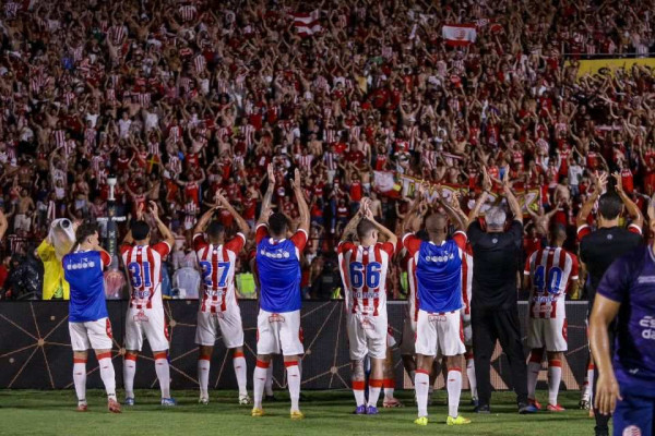 Elenco do N&aacute;utico na Ilha do Retiro