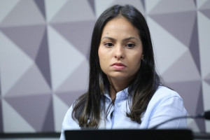 Aline Cabral em depoimento &agrave; Comiss&atilde;o Parlamentar Mista de Inqu&eacute;rito do INSS