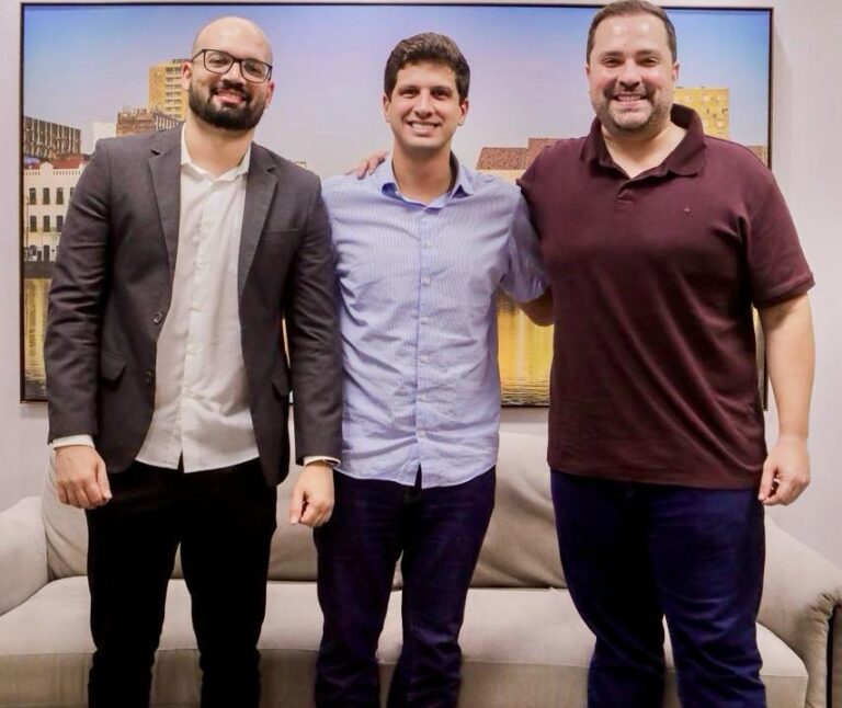 Marco Aurelio Filho (PV) reassume mandato nesta terça (3), e Osmar Ricardo, que assinou pedido de CPI contra João Campos, volta a ser suplente/Foto: Divulgação