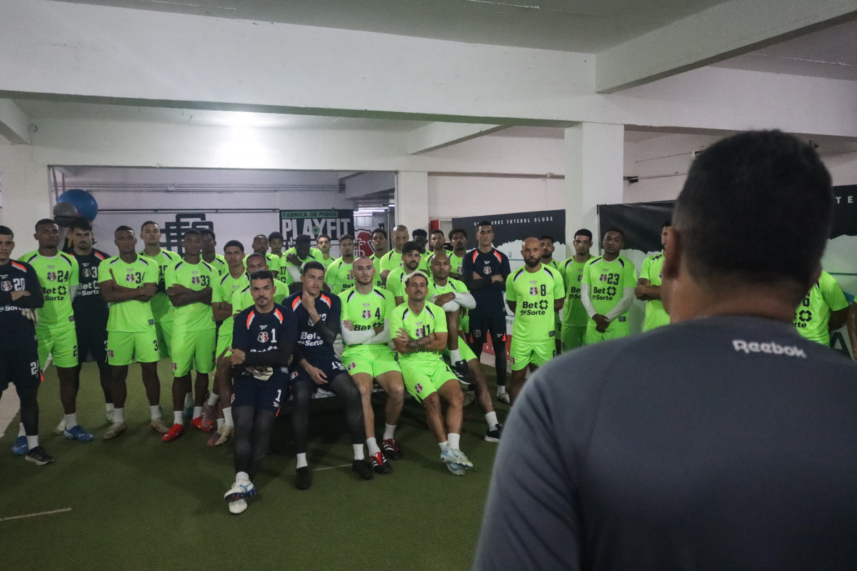 Jogadores do Santa Cruz/Evelyn Victória / SCFC