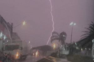 Maior incid&ecirc;ncia de raios e trov&otilde;es vem assustando moradores do interior do estado