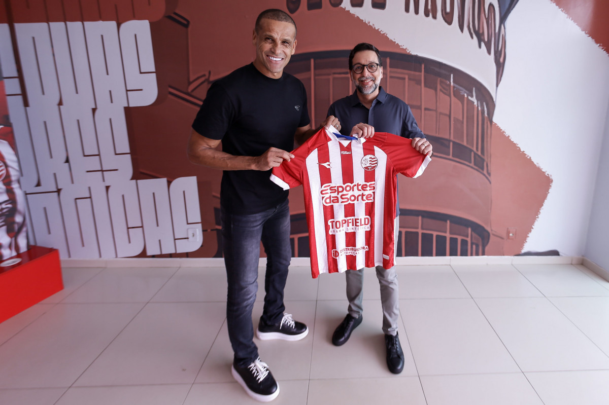 O pentacampeão Rivaldo e Bruno Becker, presidente do Náutico/Rafael Vieira/CNC