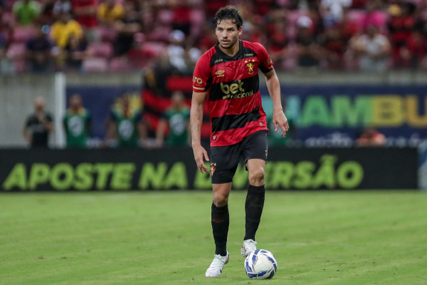 Zagueiro Chico em a&ccedil;&atilde;o pelo Sport