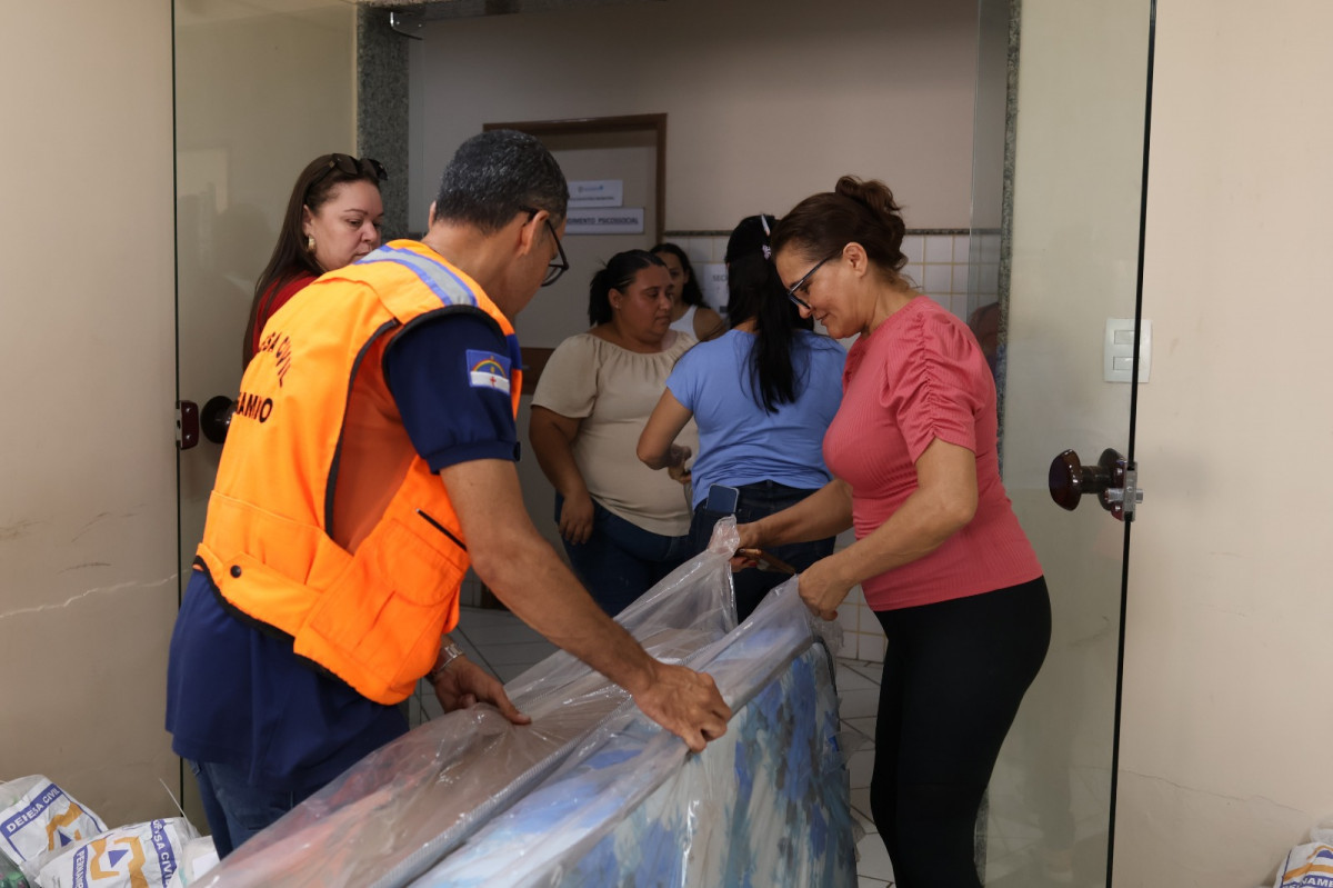 Moradores prejudicados pela chuva ganham kits de limpeza e higiene em Palmeirina
/Divulgação