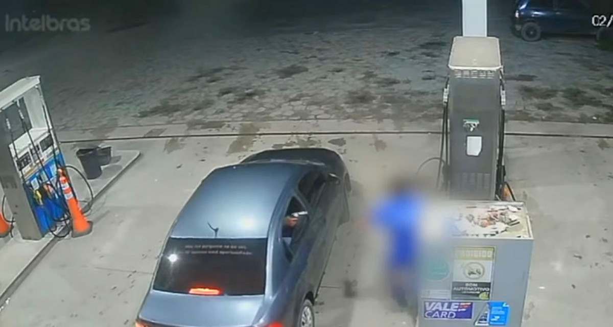 Ocupante de carro atirou em frentista ao lado de bomba em posto de combustíveis, em Jaboatão /Redes sociais 