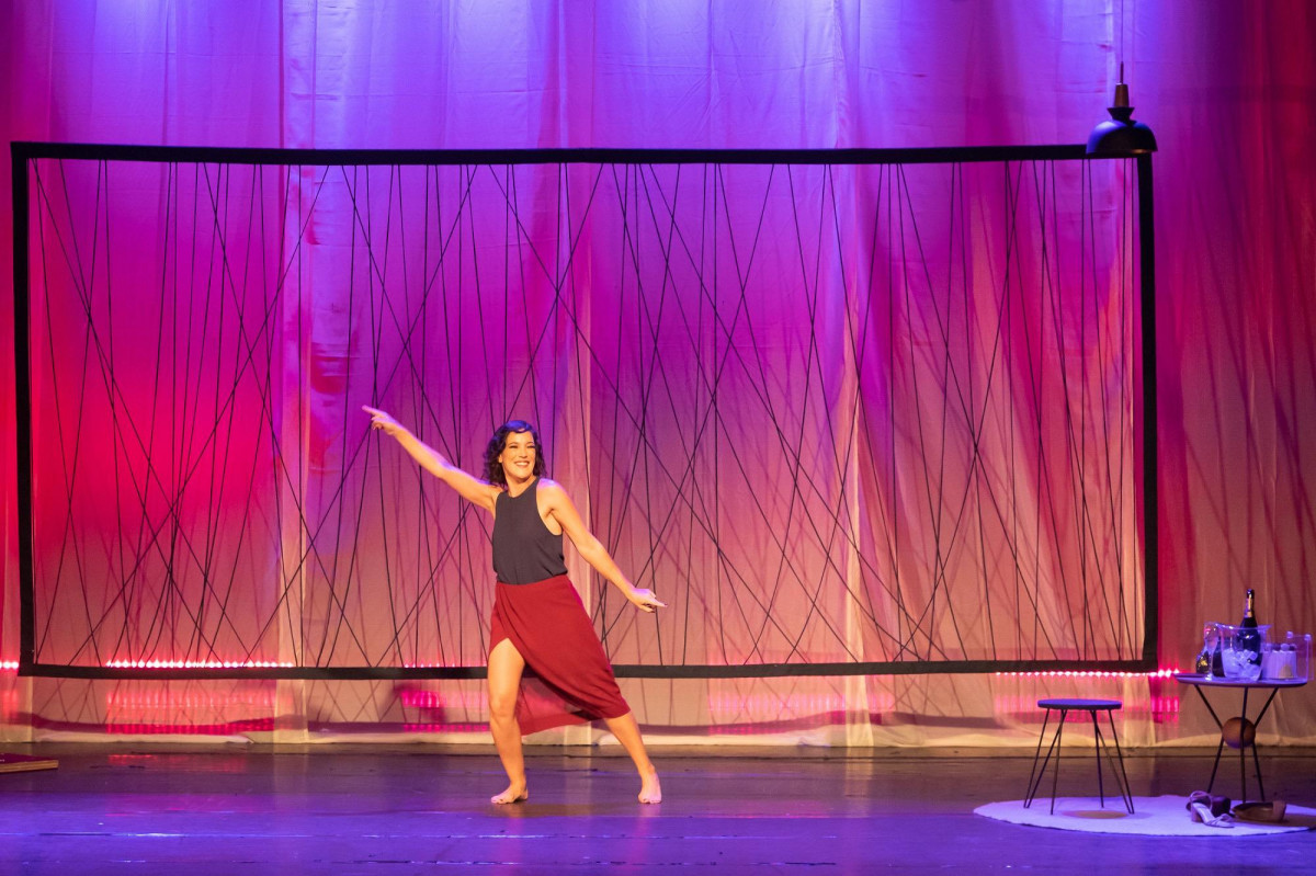 Adriana Birolli volta ao Recife com o espetáculo 'NÃO! A Comédia Para Quem Tem Dificuldade de Dizer Não'  (Foto: Nando Machado)