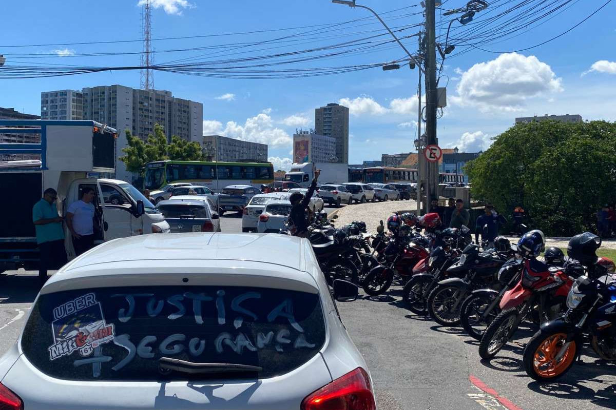 Motoristas por aplicativo cobbram mais segurança /Rafael Vieira/DP