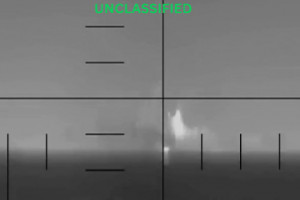 Submarino dos EUA afunda navio de guerra do Ir&atilde;; mais de 80 corpos s&atilde;o encontrados 