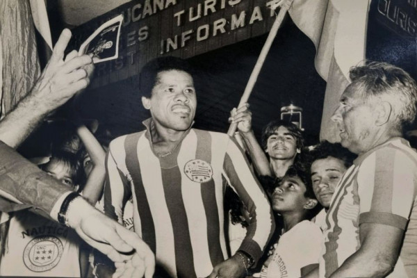 Dad&aacute; Maravilha em passagem pelo N&aacute;utico