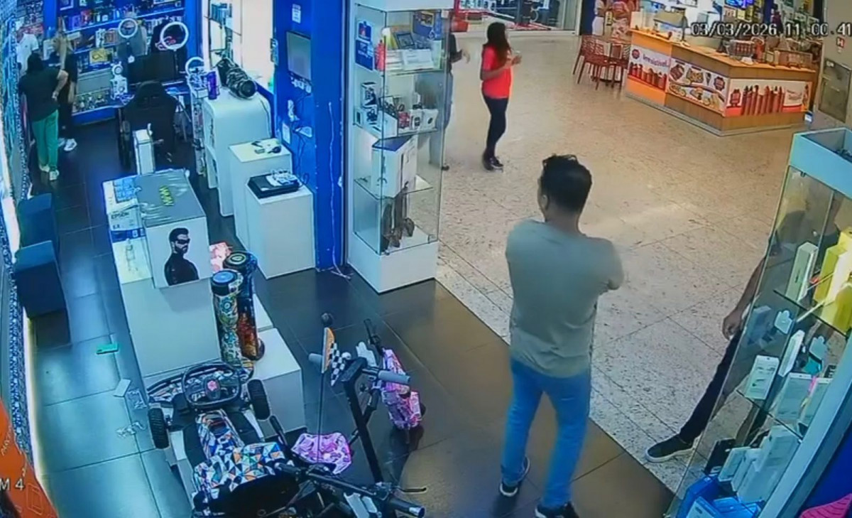 Suspeitos furam iphones em loja dentro de shopping em Olinda/Foto: Reprodução/Whatsapp