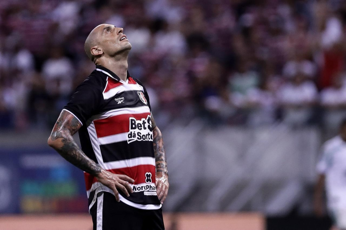 Ariel, atacante do Santa Cruz/Rafael Vieira/DP Foto