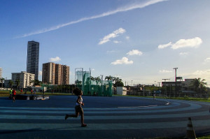 Para efetivar a matr&iacute;cula, &eacute; necess&aacute;rio anexar, no ato da inscri&ccedil;&atilde;o online, RG, CPF, comprovante de resid&ecirc;ncia e foto. Crian&ccedil;as e adolescentes de 5 a 17 anos devem apresentar declara&ccedil;&atilde;o escolar. 
