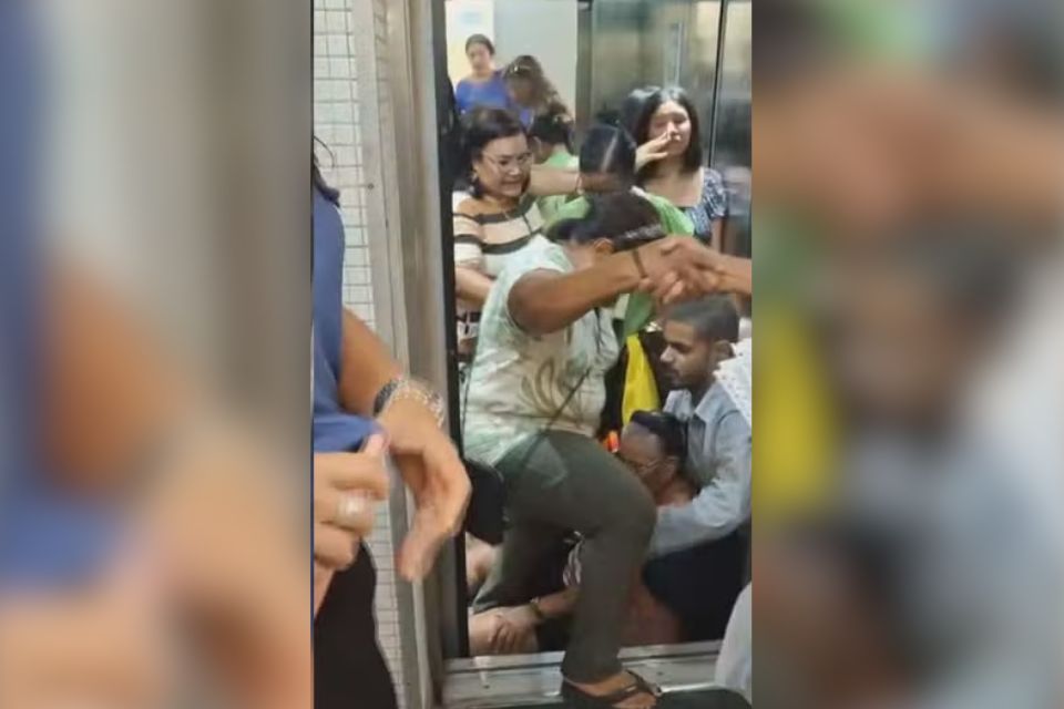 A queda do elevador aconteceu nesta quarta (04), no Condomínio Comercial Galeria Santo Antônio, localizada no bairro de Boa Viagem  na Zona Sul do Recife/Foto: Reprodução / WhatsApp