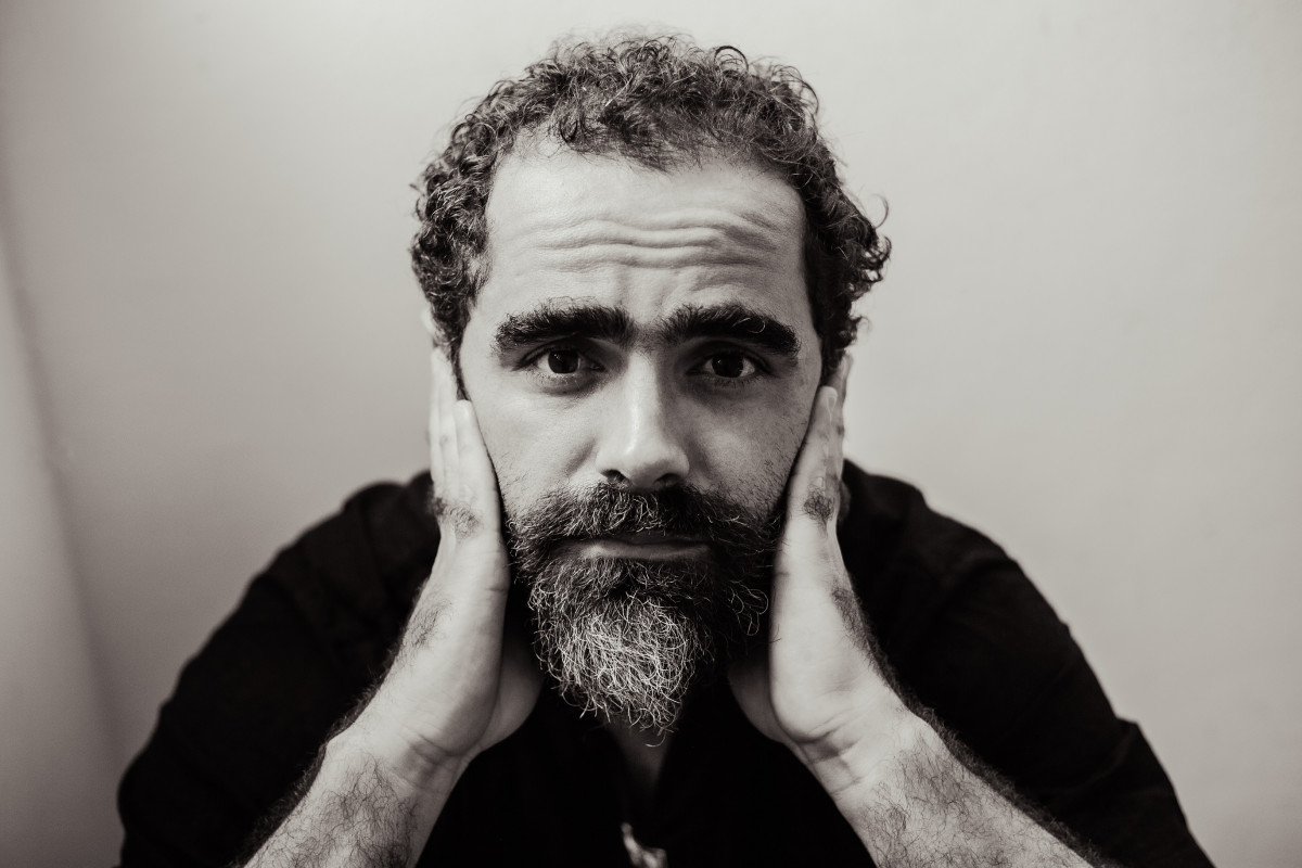 Músico baiano Dorea se relaciona de forma mais íntima com o público em 