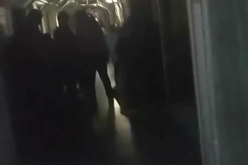 Passageiros registraram problema em trem na noite de quarta (4)/Reprodução: Redes Sociais 