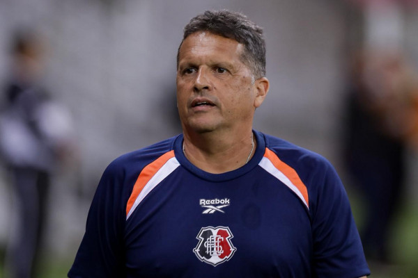 Claudinei Oliveira, t&eacute;cnico do Santa Cruz