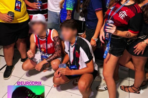 Alunos utilizaram roupas de torcidas organizadas, chinelos, bermud&otilde;es e minishorts