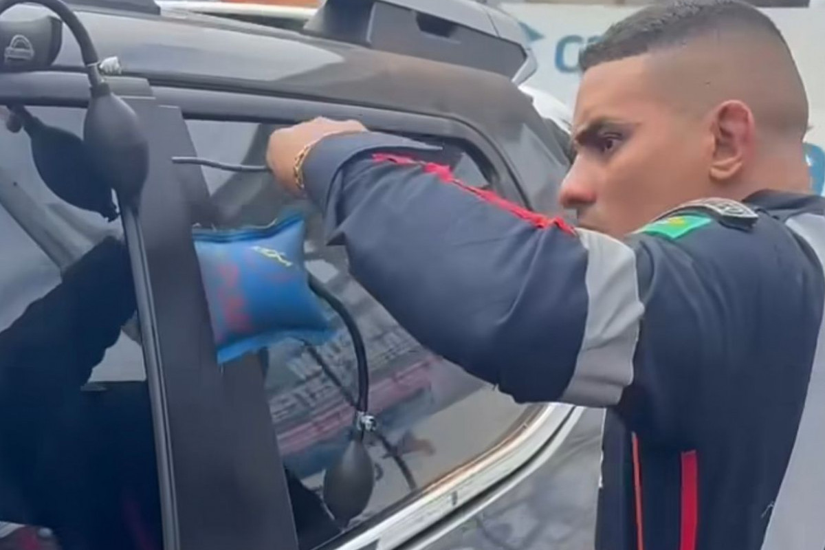 Técnico de enfermagem resgata criança presa em carro e Gravatá (Foto: Reprodução/Instagram)