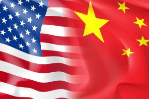 Bandeiras dos Estados Unidos e China