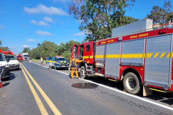 Corpo de Bombeiros foi acionado para atender vítimas em acidente em Minas gerais (Foto: CBMMG)