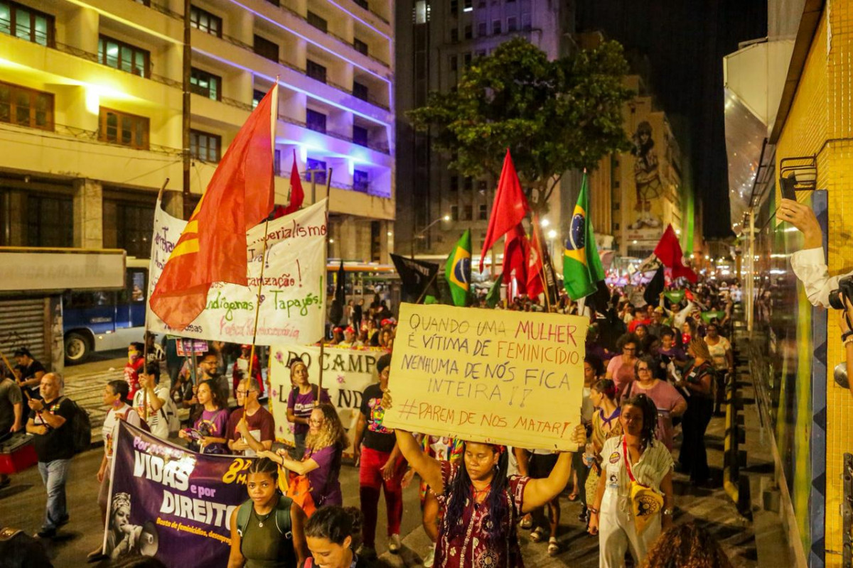 Manifestação reuniu centenas de mulheres no Centro do Recife (Foto: Crysli Viana/DP Foto)