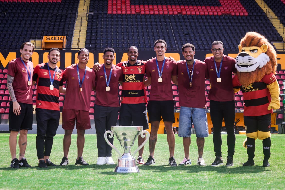 Jogadores do Sport celebram tetracampeonato do Pernambucano: 
