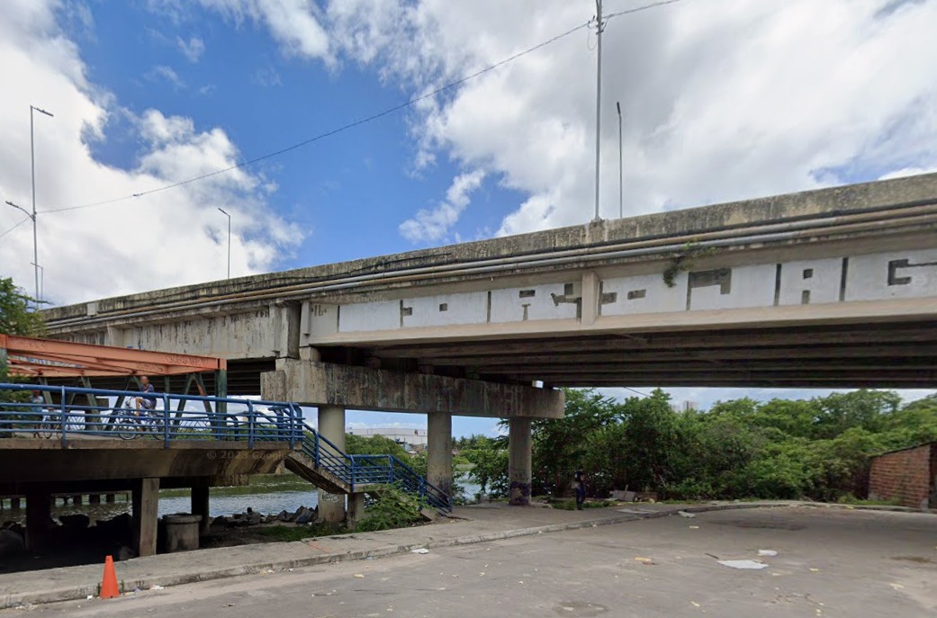 Jovens foram levados até a Ponte Joaquim Cardozo, na área central do Recife./Foto: Reprodução/Google Street View