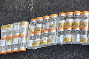 PRF apreende lote de "canetas do Paraguai" escondido em carro com licenciamento atrasado