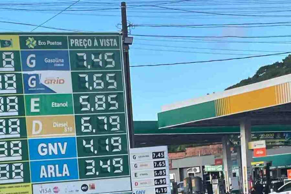 Posto BR, dia 10 de março, no bairro da Iputinga (Reprodução)