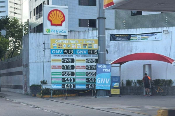 Posto Shell, dia 10 de mar&ccedil;o, no Bairro da Torre. (Reprodu&ccedil;&atilde;o)