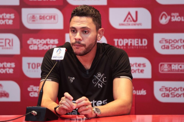 Guilherme dos Anjos, t&eacute;cnico do N&aacute;utico