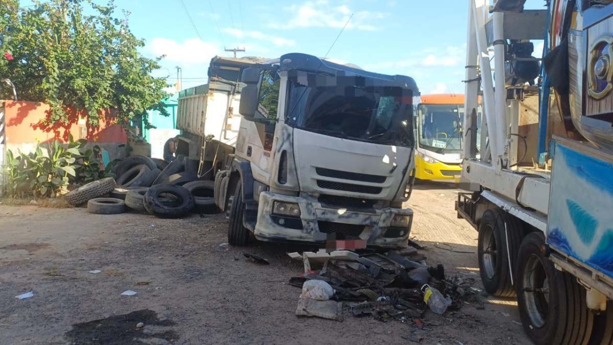 Acidente envolvendo caminhão deixa três feridos/Foto: PRF