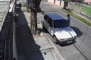 Criminoso furta carro na Zona Norte do Recife