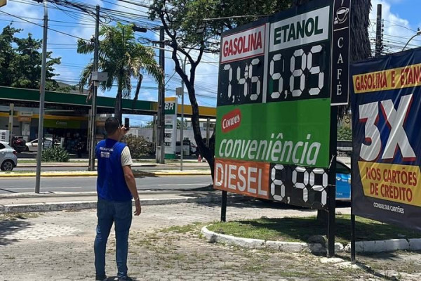 Procon autua 12 postos de gasolina em Recife (Reprodução)