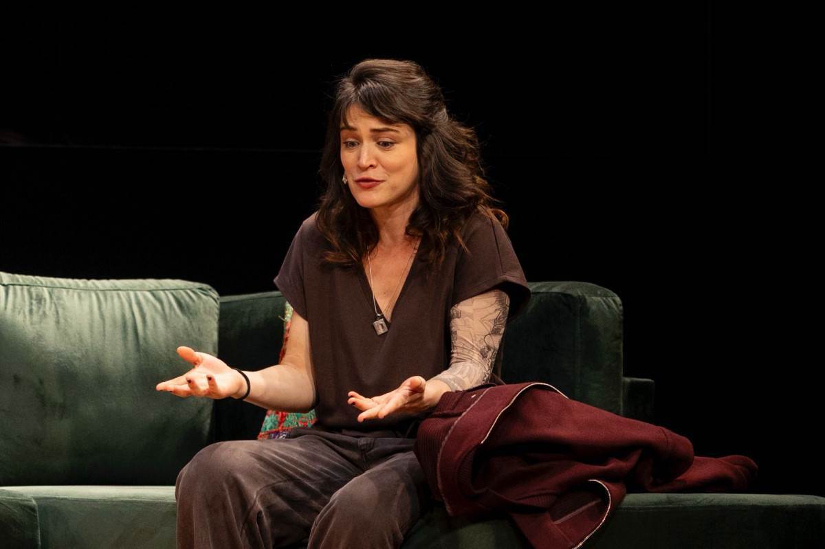 Bianca Bin e Edson Fieschi estrelam adapta&ccedil;&atilde;o brasileira de "Job" (Foto: Annelize Tozetto)