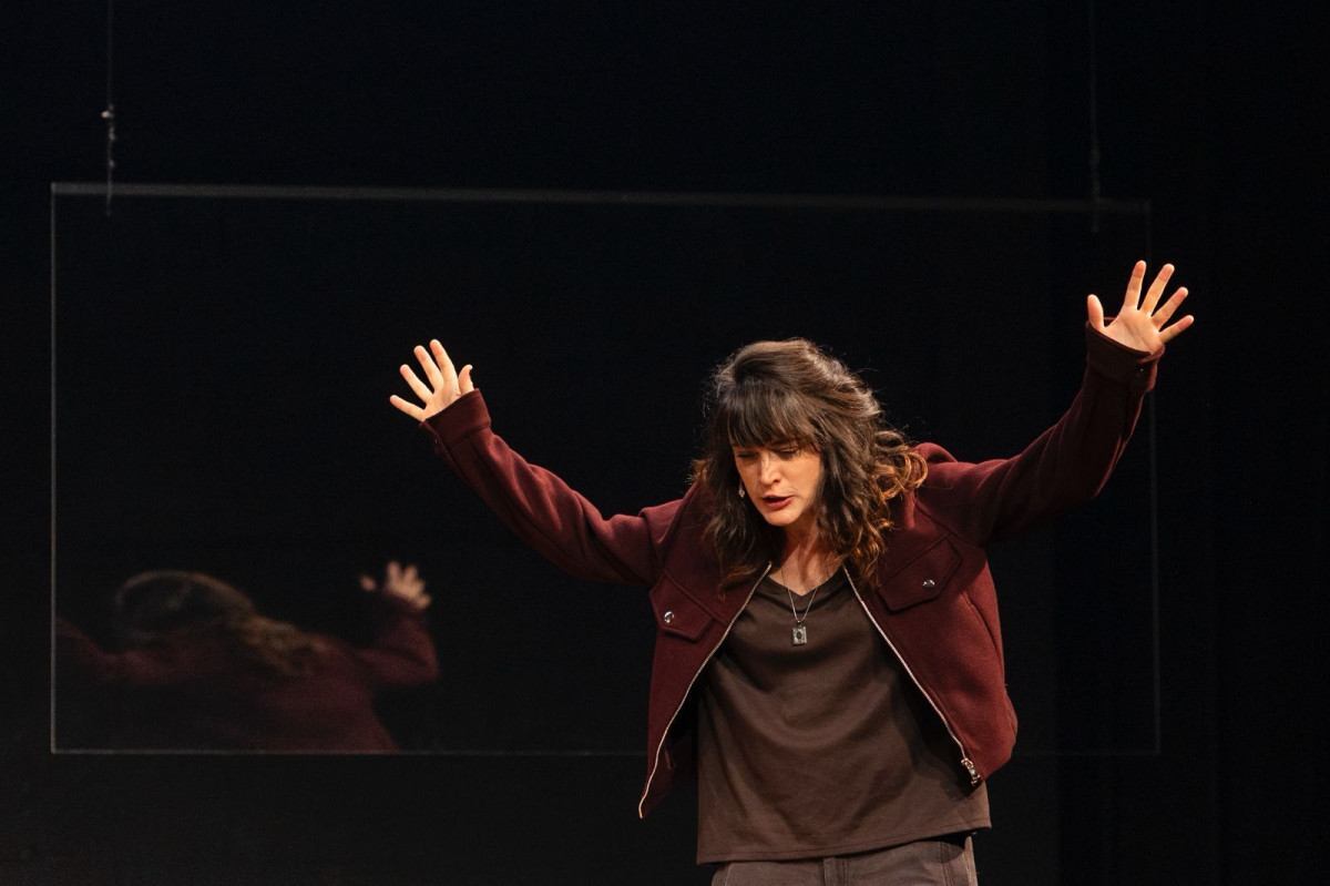 Bianca Bin e Edson Fieschi estrelam adapta&ccedil;&atilde;o brasileira de "Job" (Foto: Annelize Tozetto)