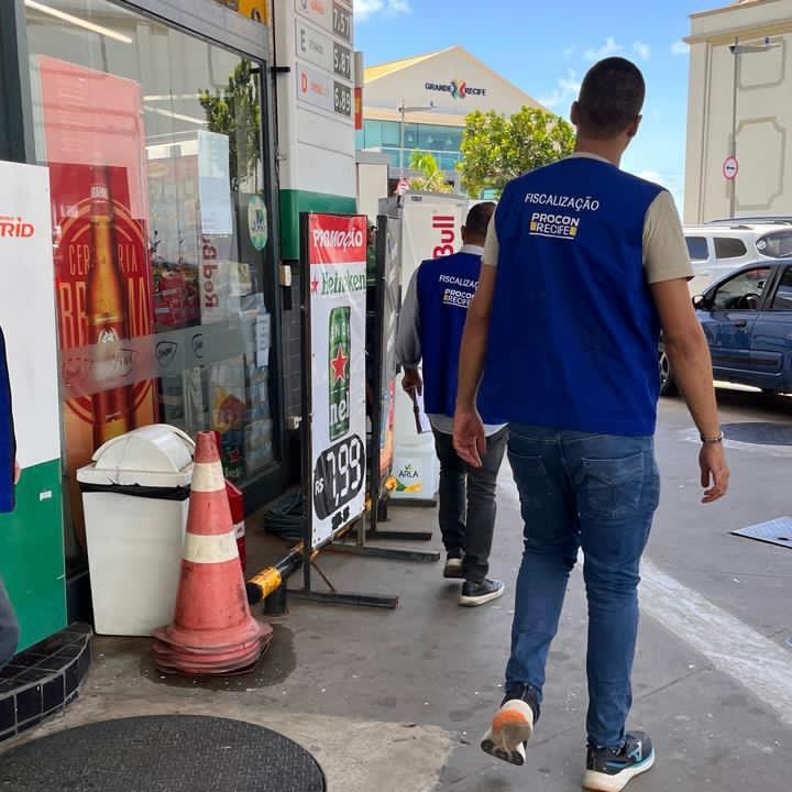 Procon autua 12 postos de gasolina em Recife/Reprodução
