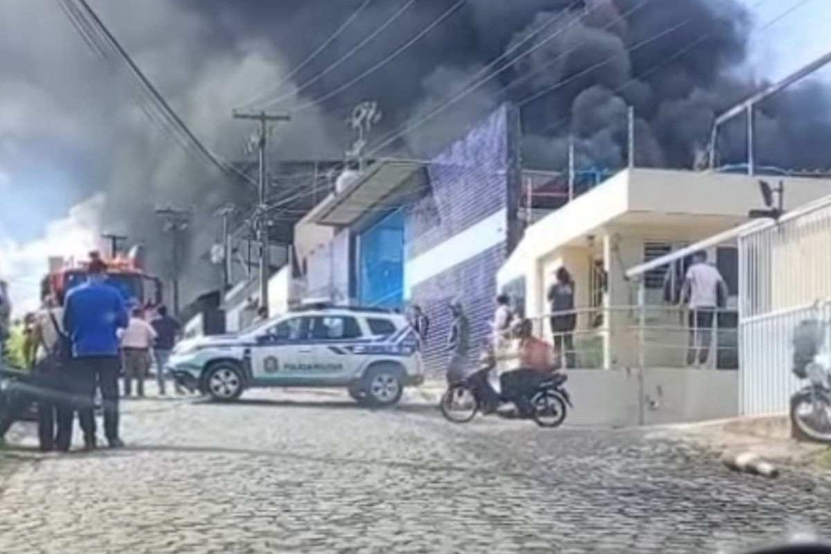 Incêndio atinge loja em Caruaru/Foto: Reprodução/Instagram