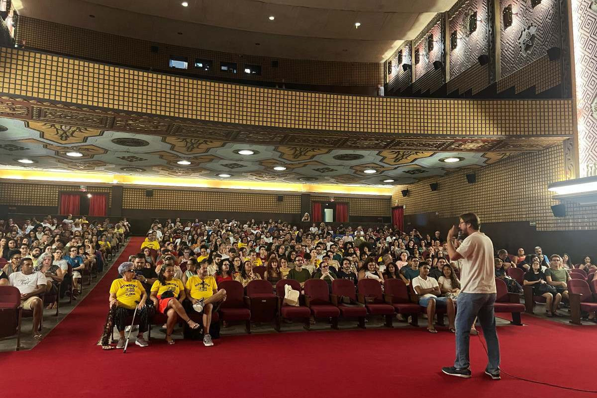 O cineasta Pedro Severien, atual programador do Cinema São Luiz, diz que as sessões de "O Agente Secreto" estão sempre lotadas e levou novo público para conhecer a sala. (Divulgação)