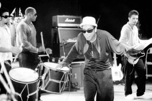 Chico Science com Na&ccedil;&atilde;o Zumbi durante o Festival Abril Pro Rock de 1995