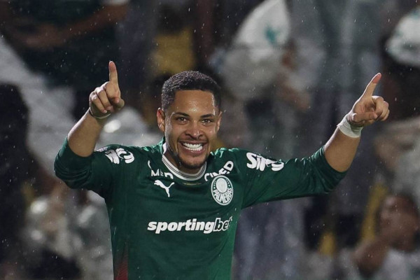 Vitor Roque, atacante do Palmeiras